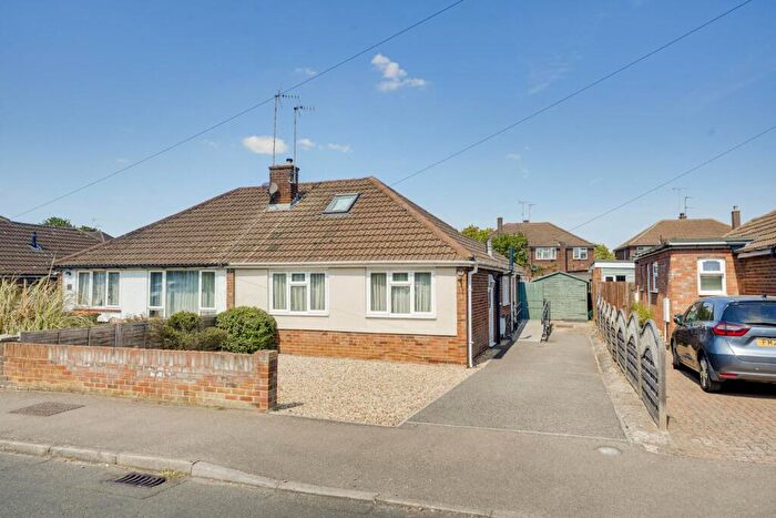 3 Bedroom Semi Detached House For Sale In Capshill Avenue, Leighton Buzzard, LU7