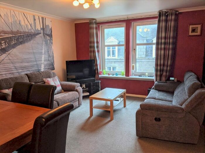 2 Bedroom Flat To Rent In Craigton Court, West End, Aberdeen, AB15