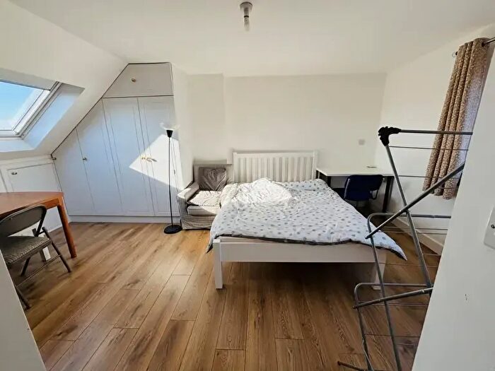 1 Bedroom Flat To Rent In Carlyon Road, Wembley, HA0