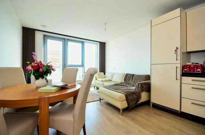 2 Bedroom Flat To Rent In Wise Road, Stratford, London, E15