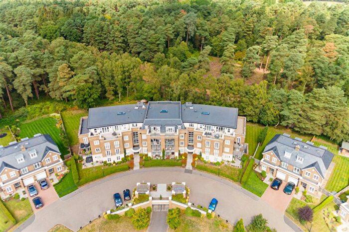 2 Bedroom Flat To Rent In Kingswood, Ascot, SL5