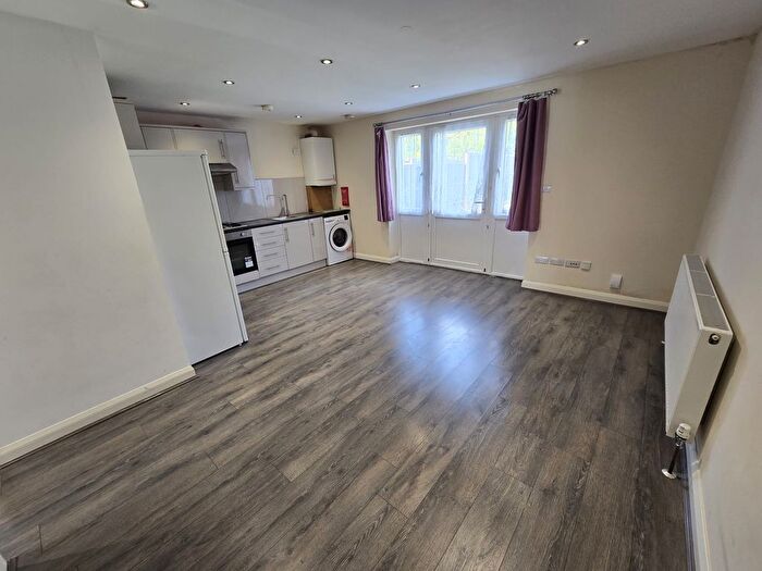 2 Bedroom Maisonette To Rent In The Meadow Way, Harrow, Middlesex, HA3