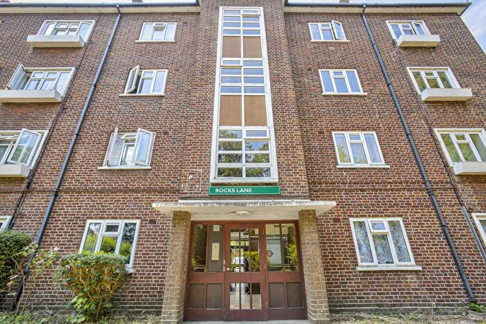 2 Bedroom Flat For Sale In Rocks Lane, Barnes, SW13
