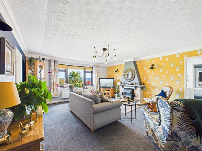 4 Bedroom Detached Bungalow For Sale In Heol Y Meinciau, Pontyates, Llanelli, SA15