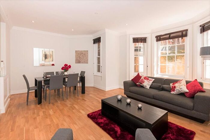 3 Bedroom Flat To Rent In Duke Street, Mayfair, London, W1K