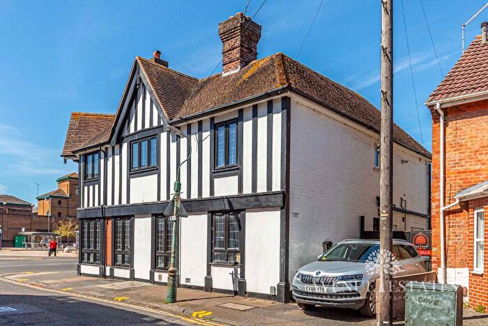 3 Bedroom Maisonette For Sale In Haviland Road, Bournemouth, Dorset, BH7