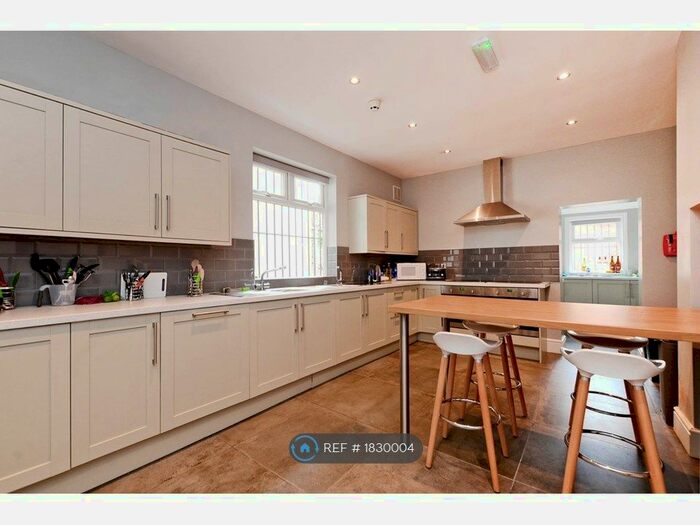 9 Bedroom Semi-Detached House To Rent In Upper Hanover Street, Sheffield, S3