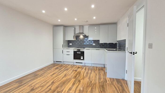 2 Bedroom Semi Detached House To Rent In High Street South, Dunstable, LU6