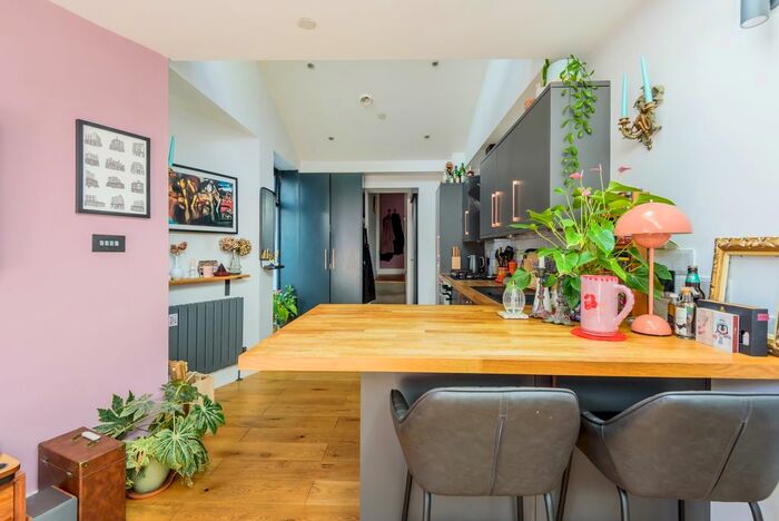 1 Bedroom Flat To Rent In Camberwell Station Road, London, SE5