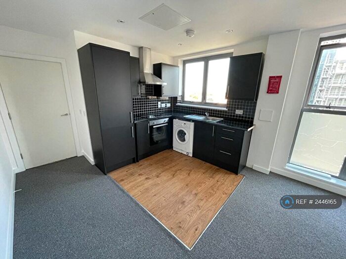 2 Bedroom Flat To Rent In Kingsley Mews, Ilford, IG1