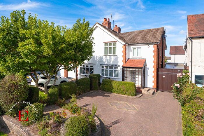 3 Bedroom Semi Detached House For Sale In Birches Lane, Kenilworth, CV8