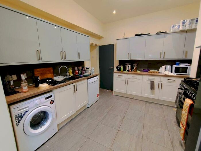 5 Bedroom House To Rent In Coburn Street, Cathays, Cardiff, CF24