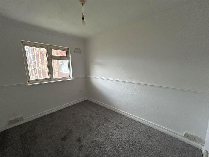 1 Bedroom Flat To Rent In Vicarage Lane, Gravesend, DA12