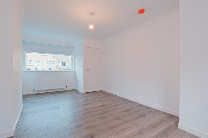 2 Bedroom End Of Terrace House To Rent In Earn Crescent, Wishaw, ML2