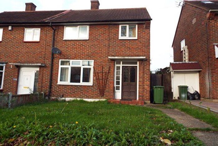 2 Bedroom Property To Rent In Dagnam Park Drive, Romford, RM3