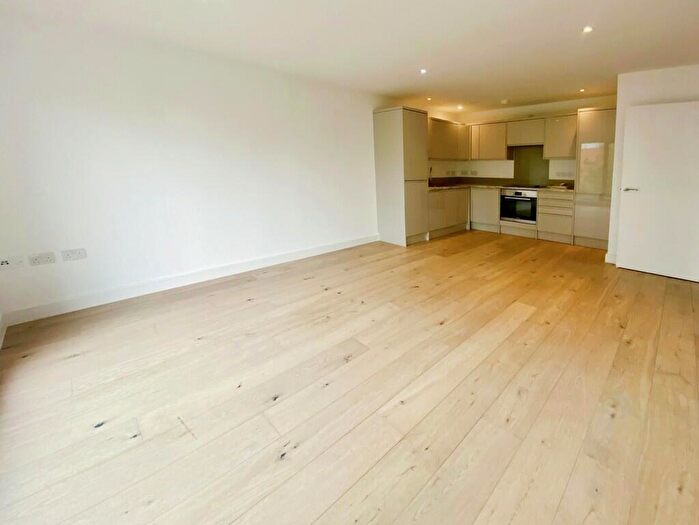 1 Bedroom Apartment For Sale In Royal Crescent Road, Southampton, SO14