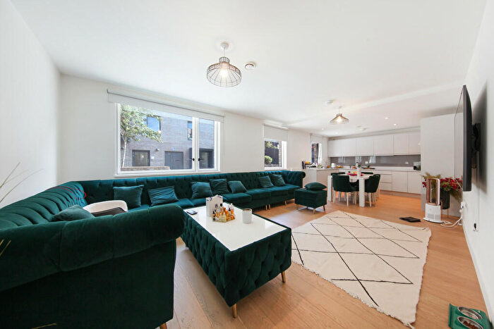 4 Bedroom Town House For Sale In Oriental Square, London, NW9