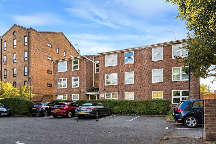 1 Bedroom Flat For Sale In Palace Road, London, SW2