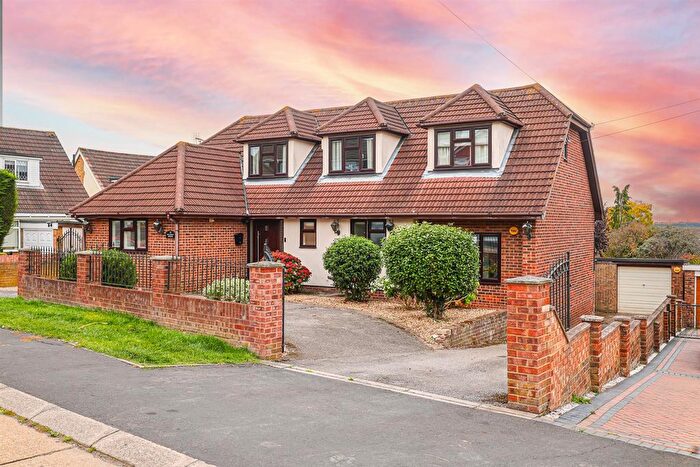 5 Bedroom Property For Sale In Hillcrest Avenue, Hullbridge, Hockley, SS5