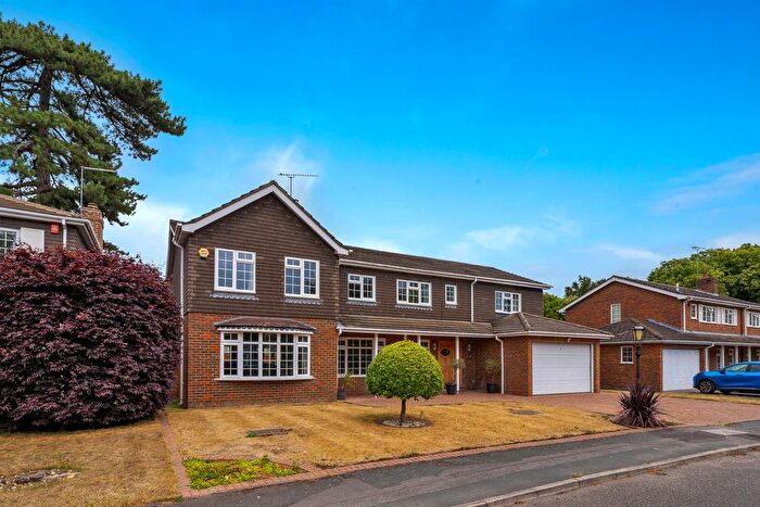 5 Bedroom Detached House For Sale In Freemans Close, Stoke Poges, SL2