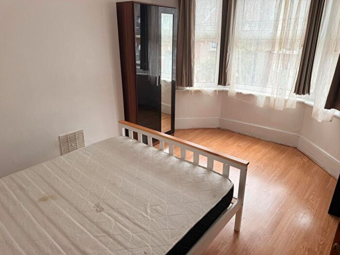 2 Bedroom Flat To Rent In Charlemont Road, Eastham, E6