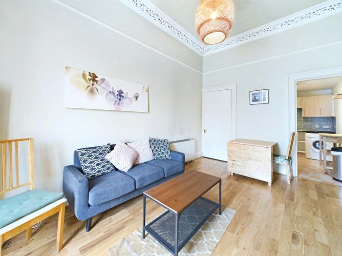 2 Bedroom Apartment To Rent In Oxford Street, Newington, Edinburgh, EH8