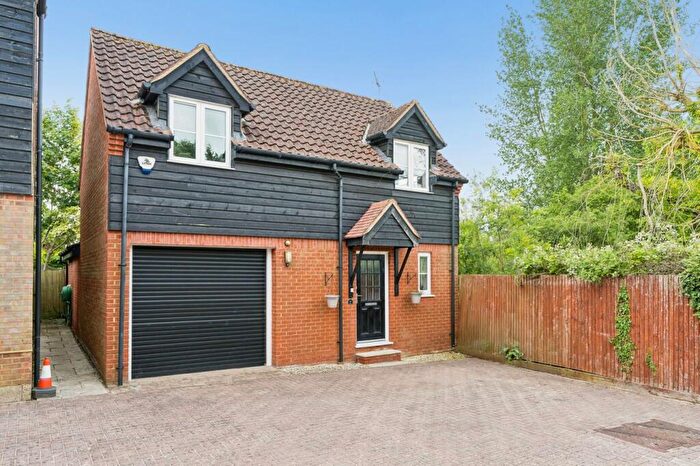 3 Bedroom Detached House For Sale In Old Barn Close, Henlow, SG16