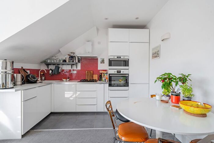 1 Bedroom Flat To Rent In Ferme Park Road, London, N8