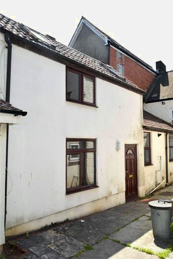 1 Bedroom Terraced House To Rent In Angel Court, Fore Street, Chard, Somerset, TA20