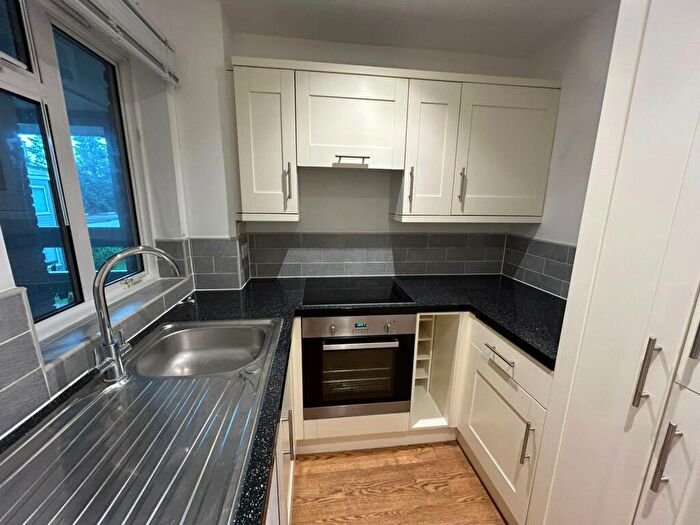 1 Bedroom Apartment To Rent In Mathon Court, Guildford, GU1