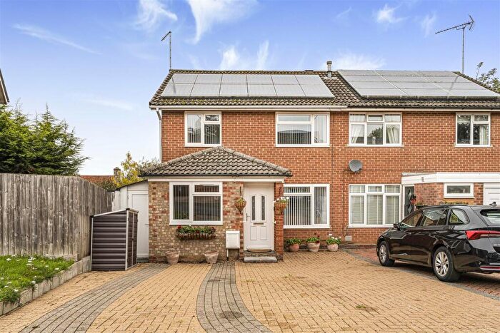 3 Bedroom Semi-Detached House For Sale In Grenadier Road, Daventry, NN11