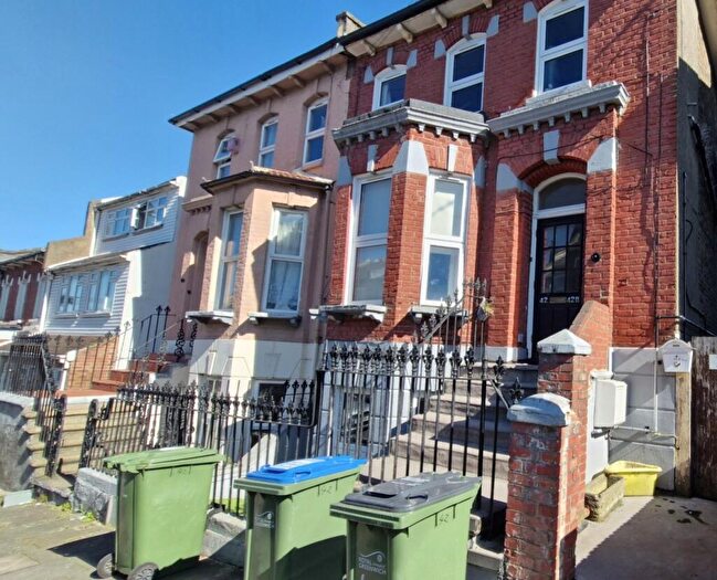 1 Bedroom Flat To Rent In Elmdene Road, Basement Flat, London, Greater London, SE18