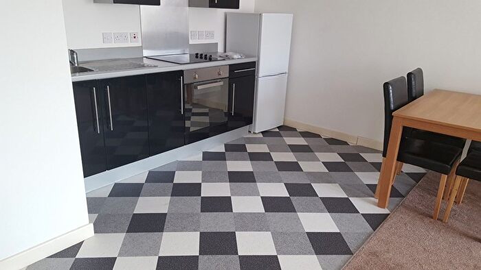 2 Bedroom Flat To Rent In Pilgrims Way, Salford, M50
