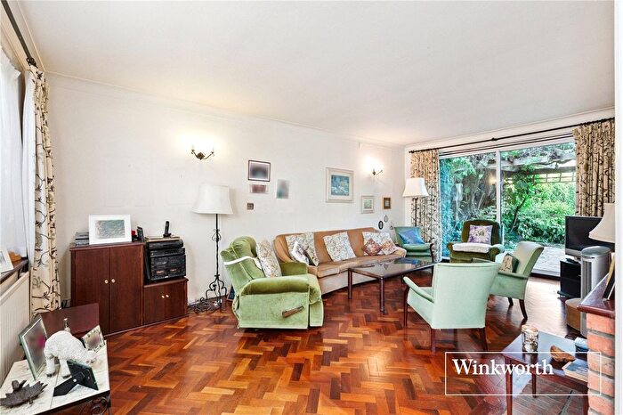 3 Bedroom Detached House For Sale In Deacons Hill Road, Elstree, Borehamwood, Hertfordshire, WD6