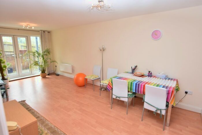 1 Bedroom Flat To Rent In Old Watford Road, Bricket Wood, St. Albans, AL2