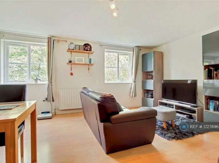 2 Bedroom Flat To Rent In Otter Close, London, E15