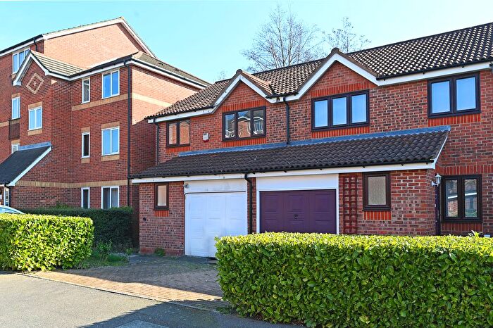 3 Bedroom Semi-Detached House To Rent In Telegraph Place, Canary Wharf, E14