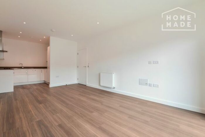 1 Bedroom Flat To Rent In Trinity Walk, Woolwich, SE18