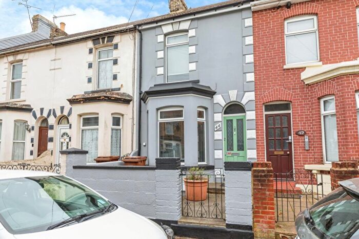 2 Bedroom Terraced House For Sale In Waterloo Road, Gillingham, Kent, ME7