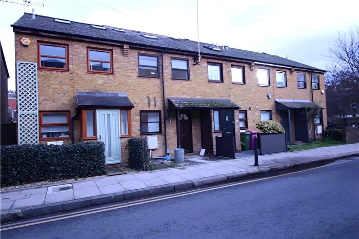 4 Bedroom Semi-Detached House To Rent In Deal Street, London, E1