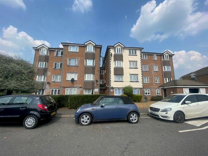 1 Bedroom Flat To Rent In Tennyson Close, Scotland Green Road, Enfield, EN3