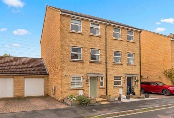 4 Bedroom Semi-Detached House For Sale In Avenue De Gien, Malmesbury, SN16
