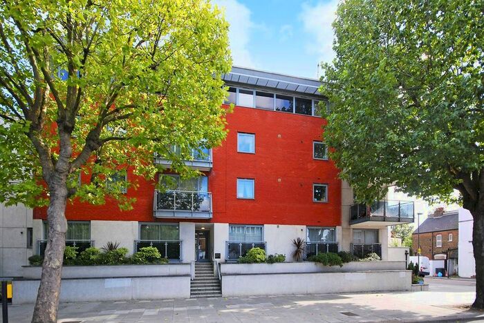 2 Bedroom Flat To Rent In Streatham High Road, Streatham, London SW16