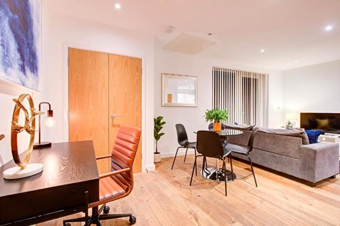 2 Bedroom Flat To Rent In Providence Place, Greenwich, SE10