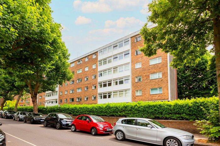 3 Bedroom Flat To Rent In Ladbroke Road, Holland Park, W11