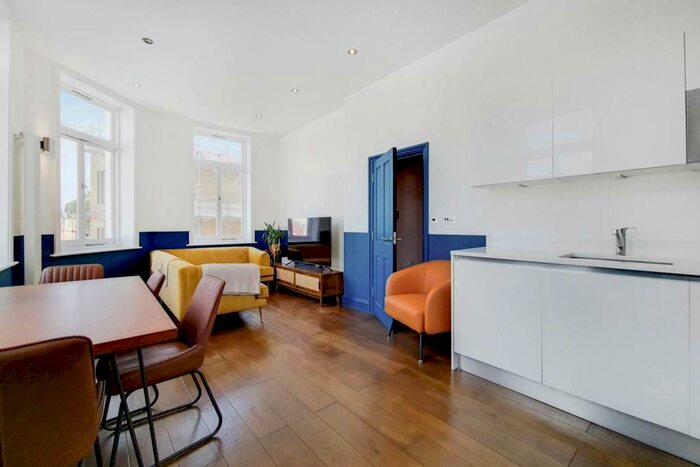 2 Bedroom Flat To Rent In Nightingale Lane, Crouch End, London, N8