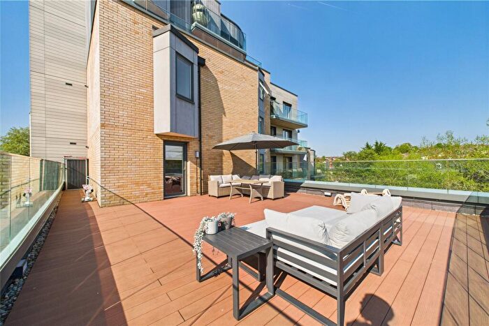2 Bedroom Apartment For Sale In Berkeley Avenue, Reading, Berkshire, RG1