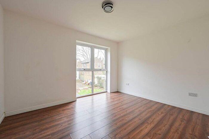 3 Bedroom Flat To Rent In Walthamstow, Walthamstow, London, E17