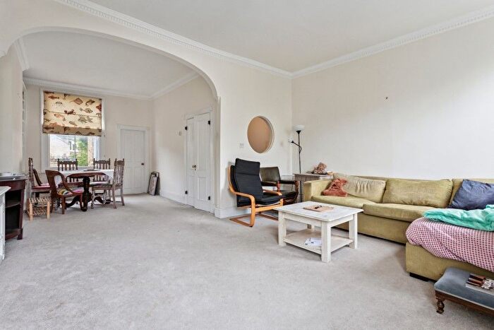2 Bedroom Flat To Rent In Aldebert Terrace, SW8