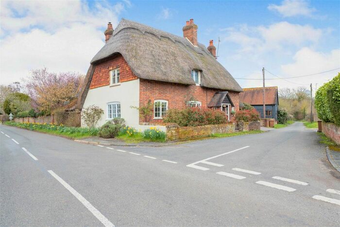 4 Bedroom Detached House For Sale In Holbury Lane, Lockerley, Romsey, Hampshire, SO51